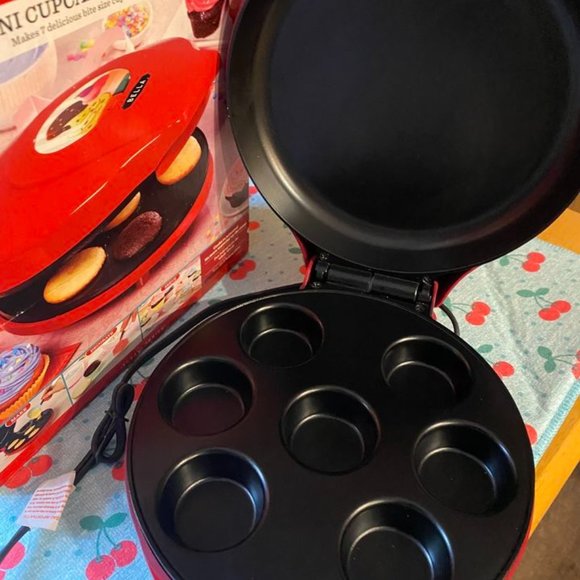 Bella Sensio Mini Cupcake Maker TSK-2182AMF2 - Picture 1 of 4